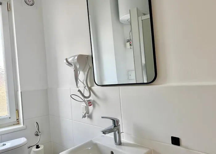 Prime Near With Free Parking Διαμέρισμα